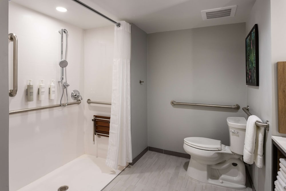 ROOM, 2 QUEEN BEDS, ACCESSIBLE
