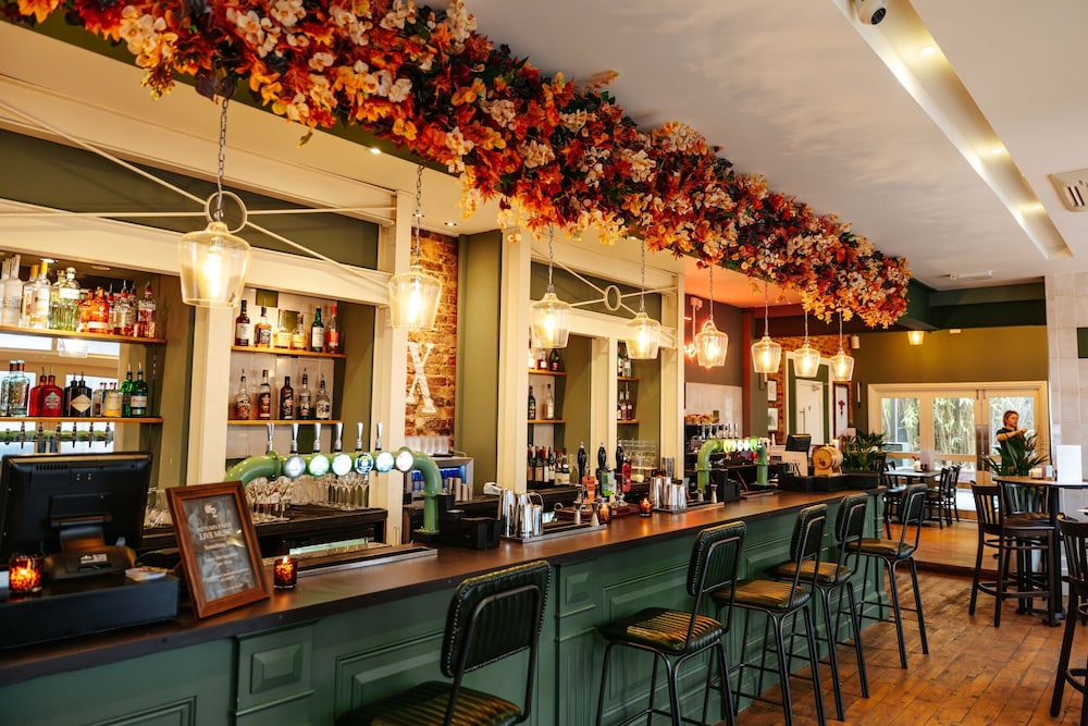 Ox Hotel Bar & Grill 59/67