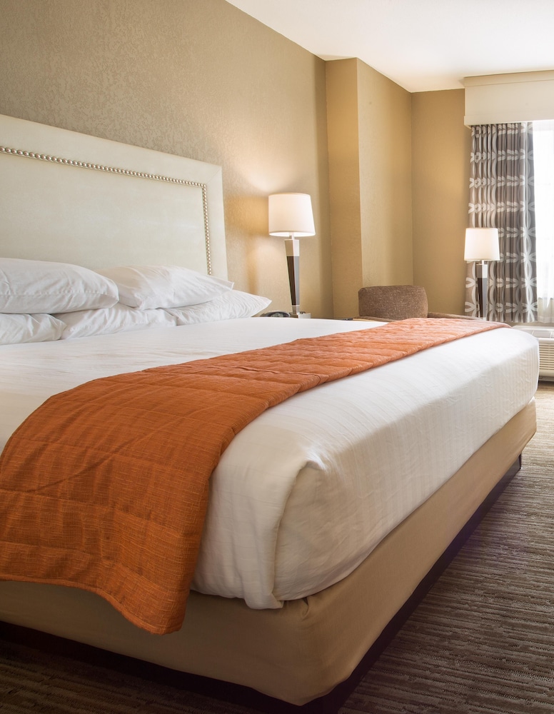 Drury Inn and Suites Cincinnati Sharonville 6/37