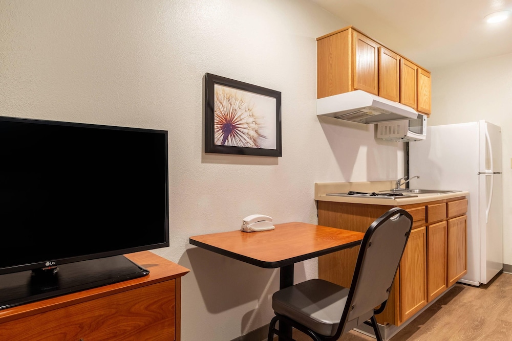 WoodSpring Suites Conroe 22/32