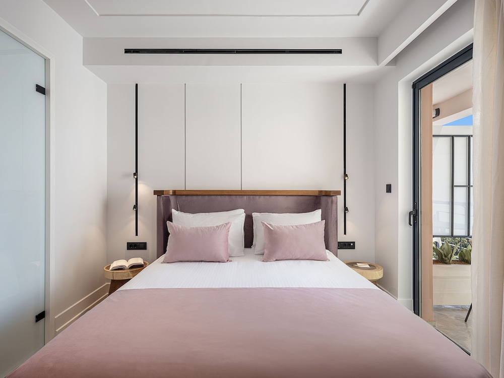 PETITE, DOUBLE BED