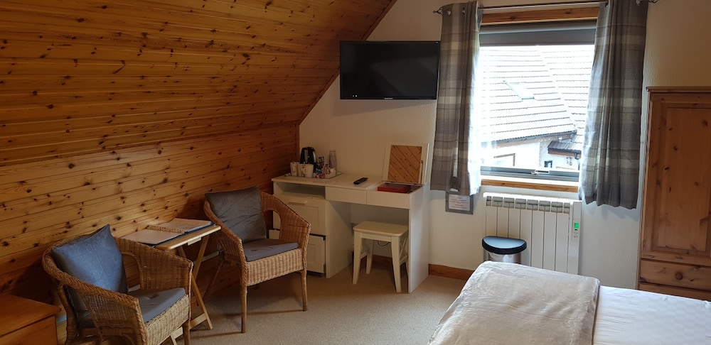Carn Mhor Bed and Breakfast 33/50