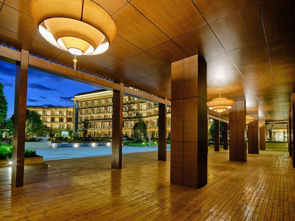 Hualuxe Suzhou Bay Hot Spring Resort 33/72