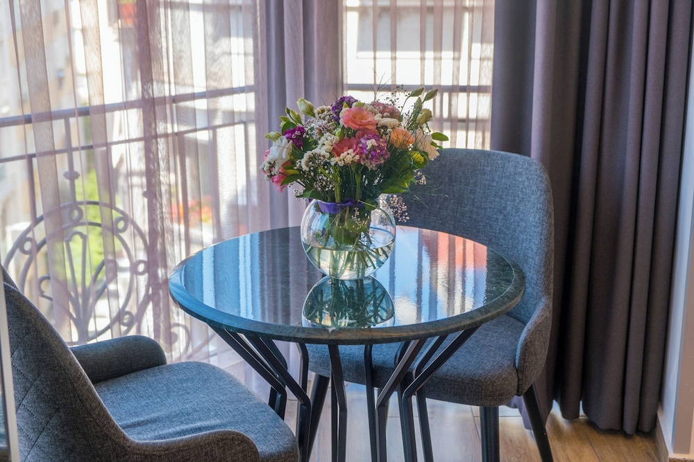 La Wisteria Boutique Hotel 54/66