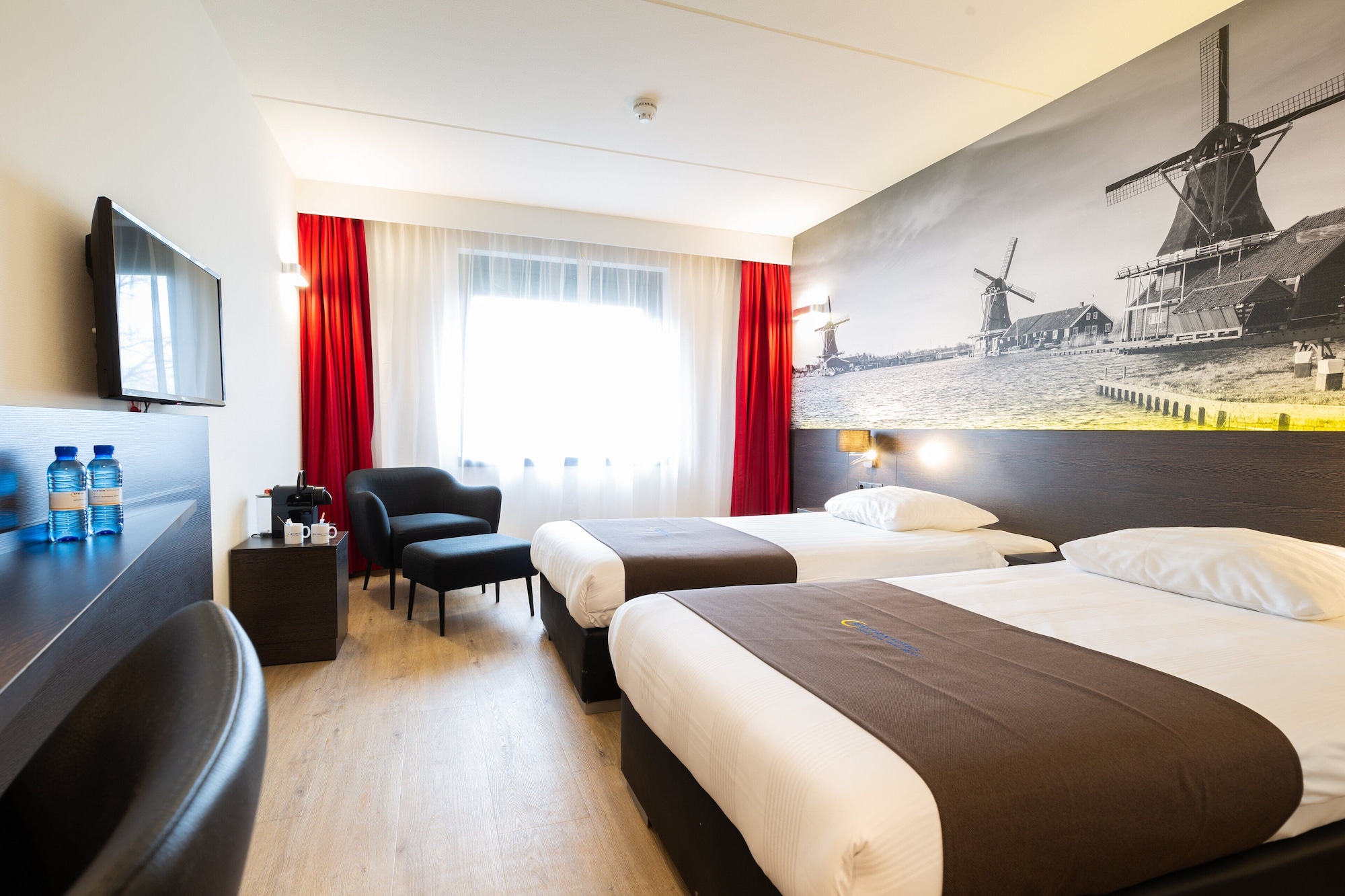 DELUXE, TWIN BEDS