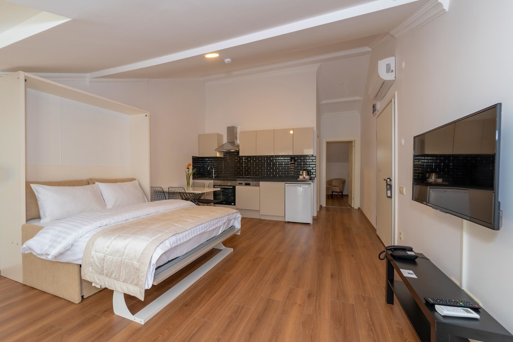 Joy Suites Hotel 17/69