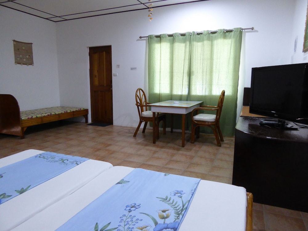 Marcosas Cottages Resort 26/68