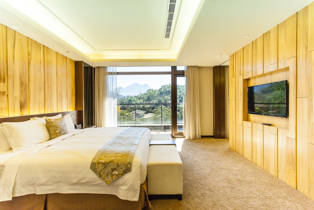 ROYAL, KING BED