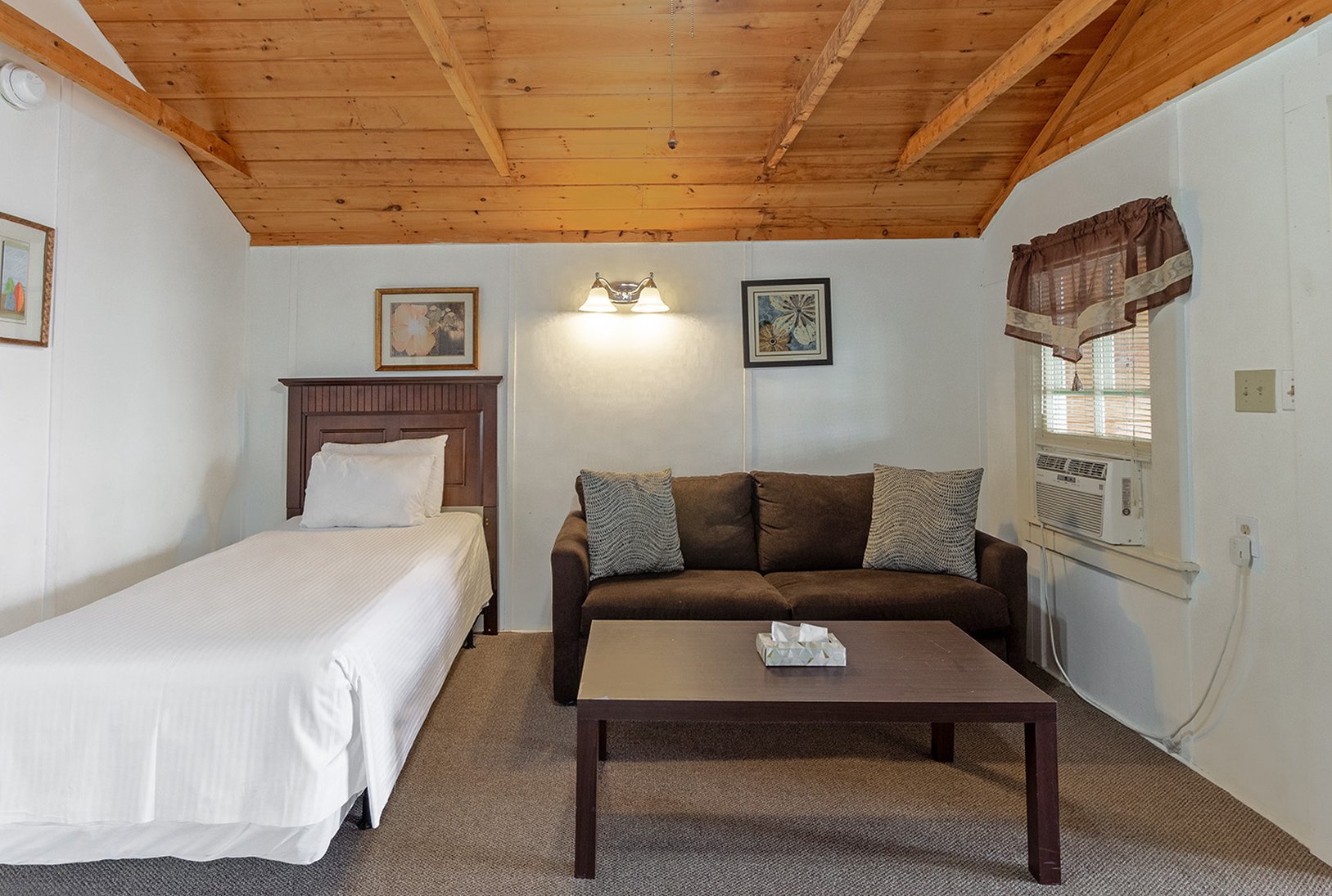 Half Moon Motel And Cottages 23/50