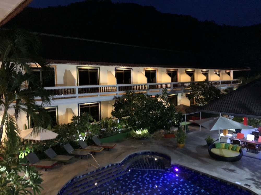 Tropical Palm Resort and Spa 4/31