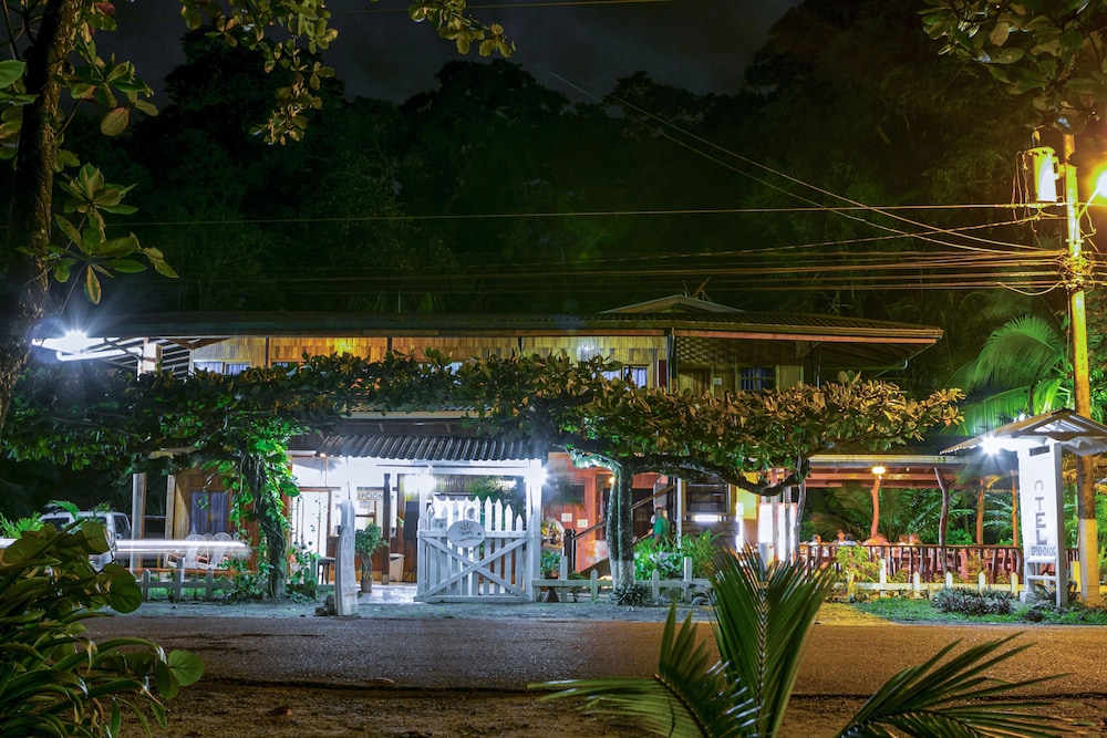 La Isla Inn Hotel 4/52