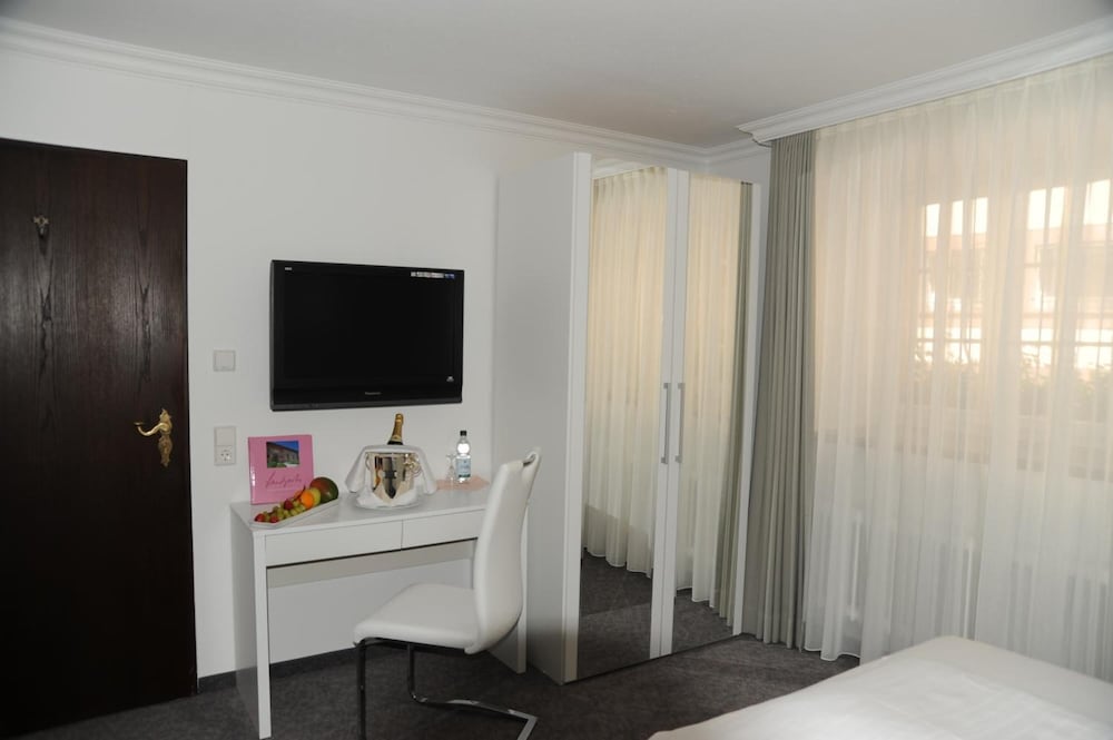 Hotel Restaurant Adler 30/37