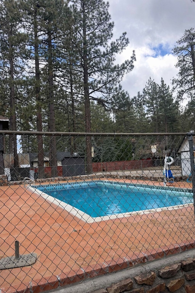 Black Forest Lodge And Cabins 26/50