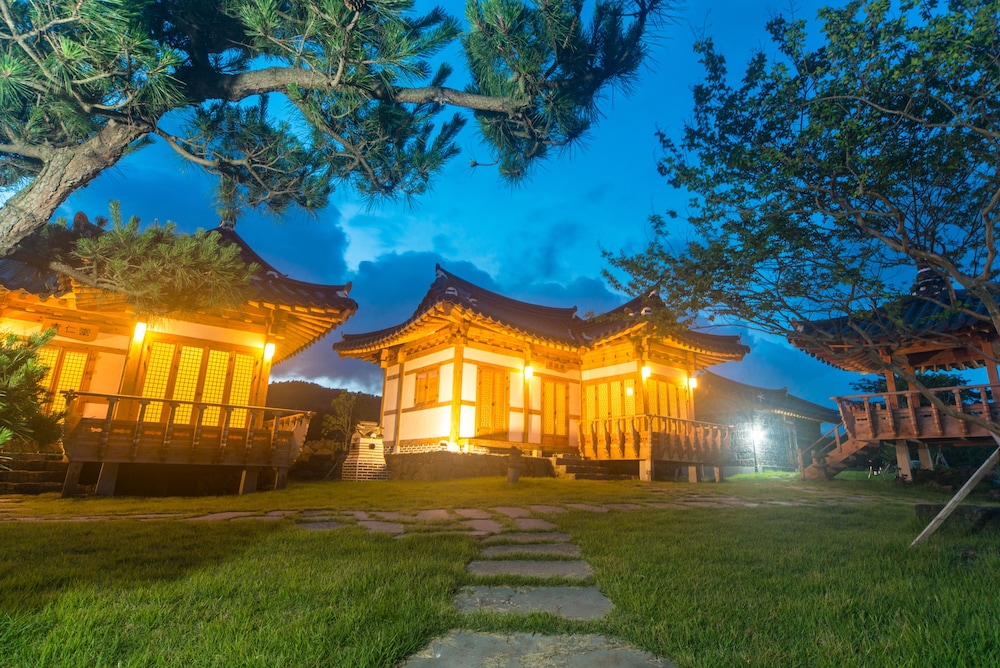 Canopus Resort Pension 9/50