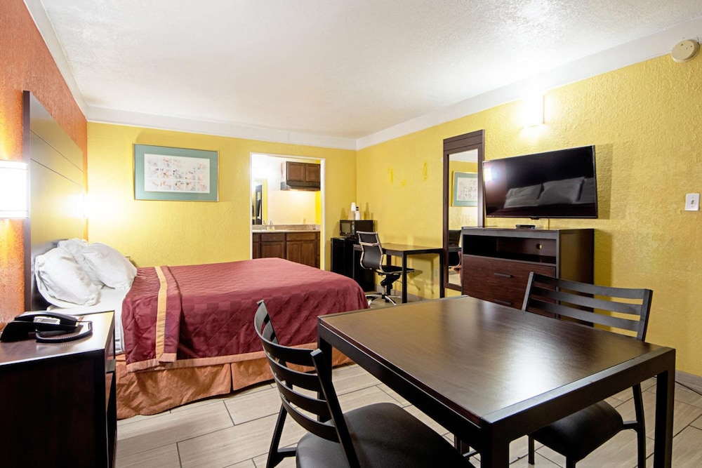 Economy Inn Suites 27/44