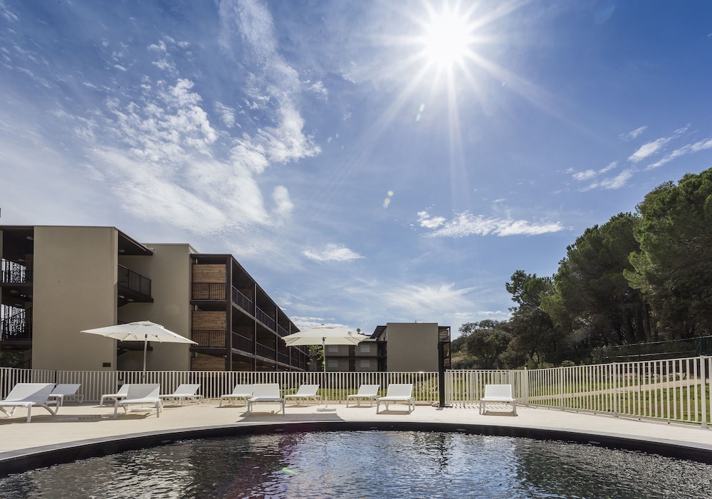 Residence Le Pont Du Gard 34/48