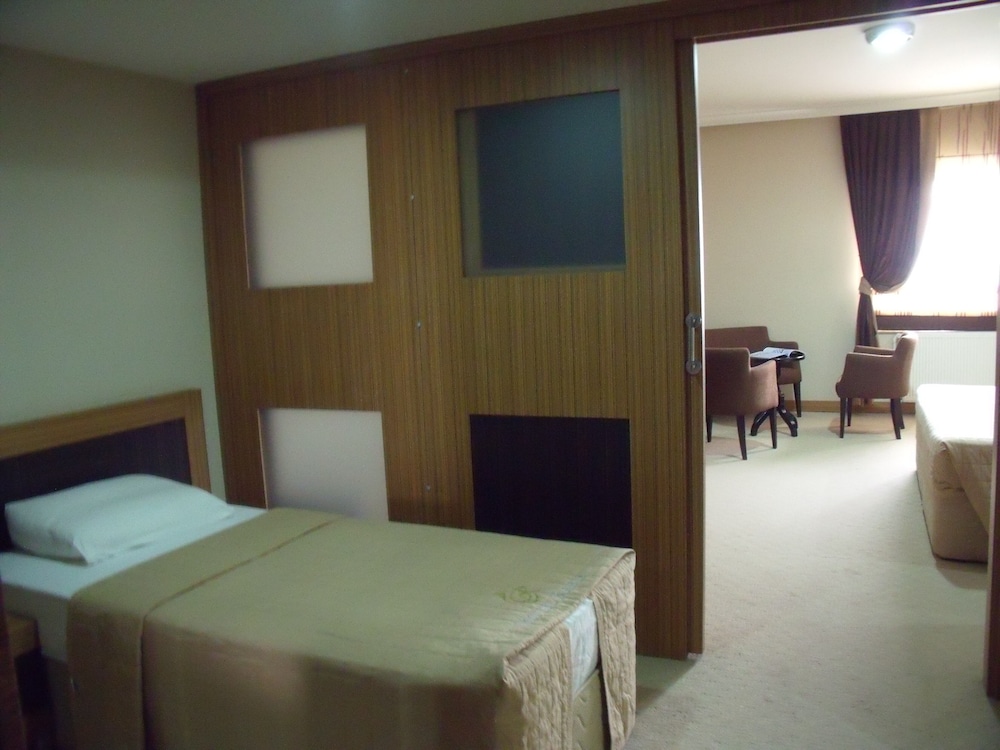 Rabis Hotel 15/45