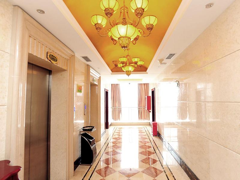 Vienna Hotel (Shenzhen Longhua Qinghu Road Branch 13/33
