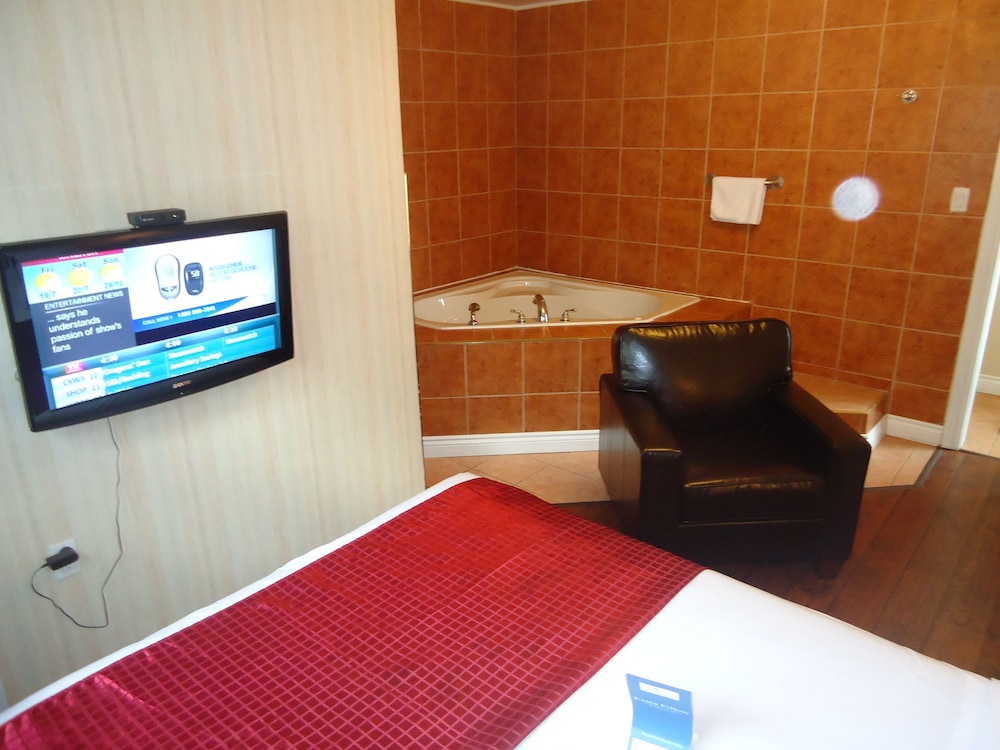 Bayside Inn & Waterfront Suites 25/40
