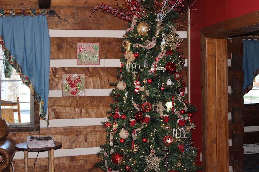 GREAT SMOKIES INN CHEROKEE 34/36