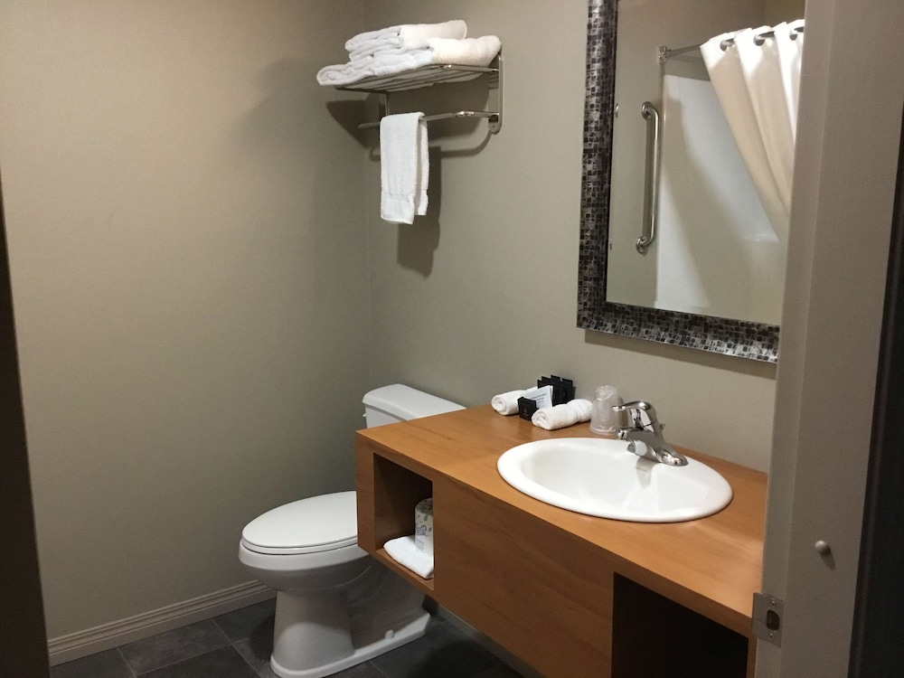 Villa Inn and Suites, SureStay Collection By Best Western 17/54