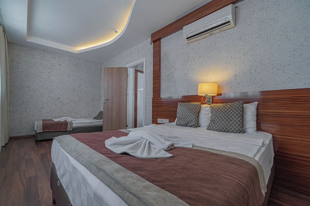 Family, 1 Double and 3 Single Beds