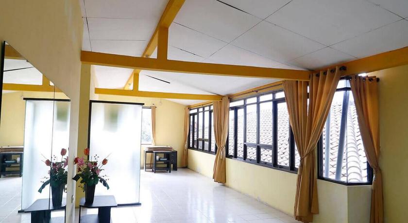 Reddoorz Plus Near Undip Tembalang 36/47