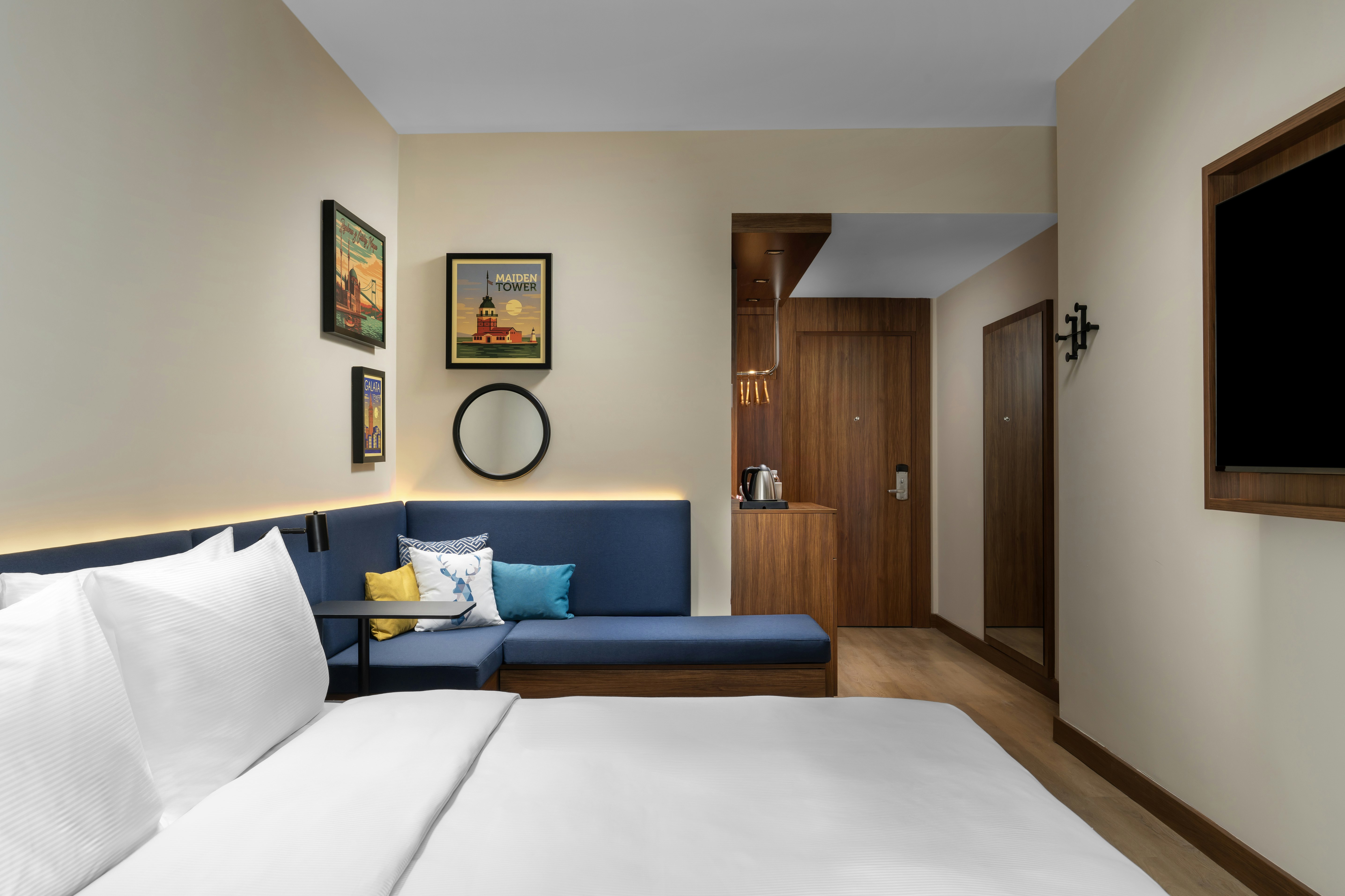 ROOM, KING BED