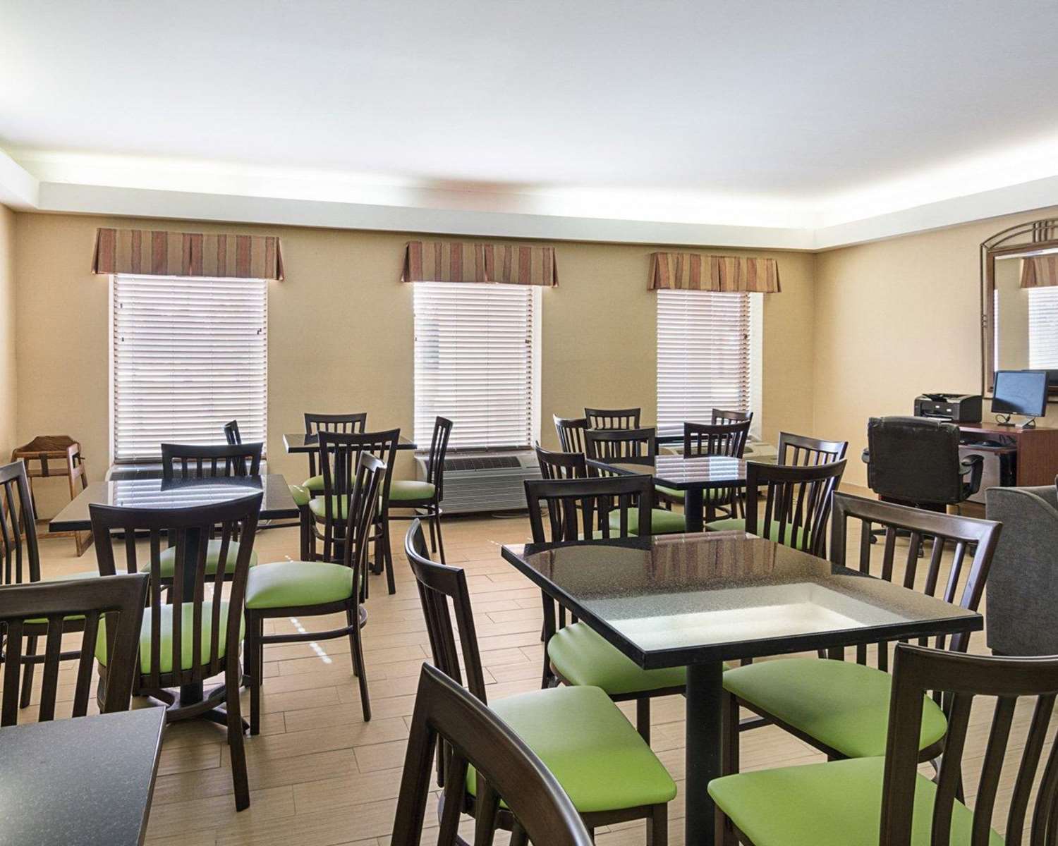 Quality Inn Richmond Airport 27/37