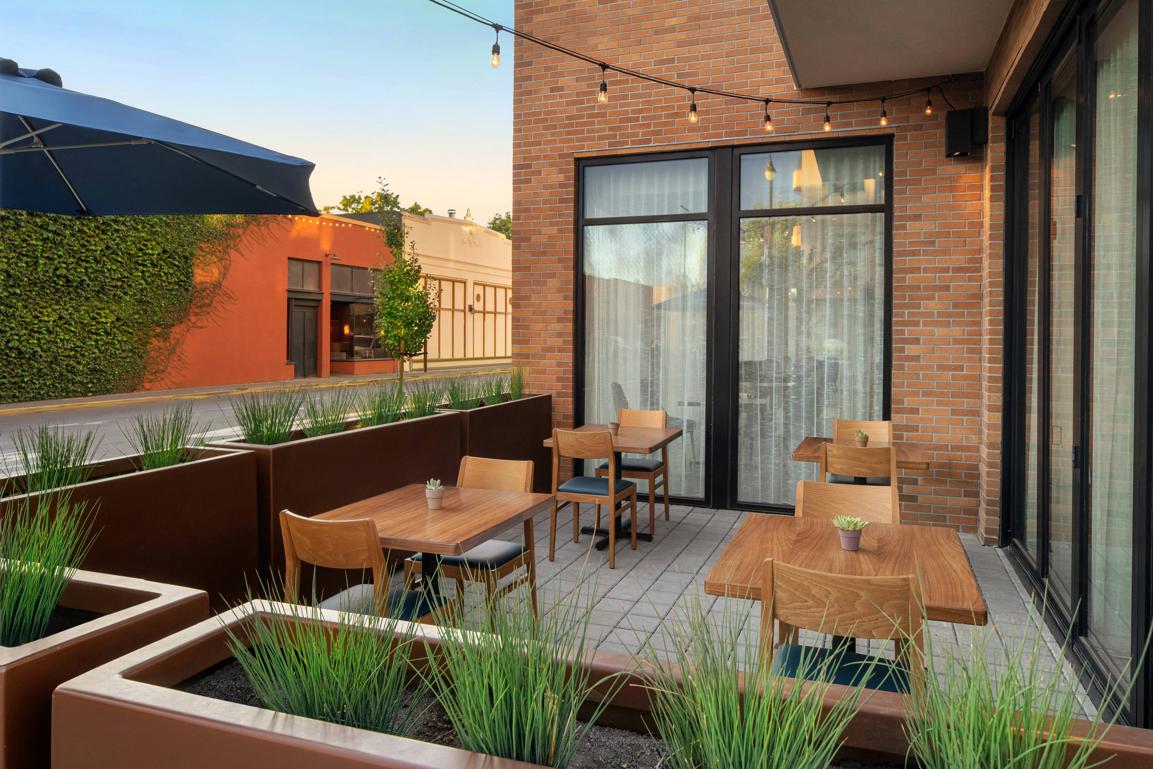 AC Hotel by Marriott Santa Rosa Sonoma Wine Country 35/55