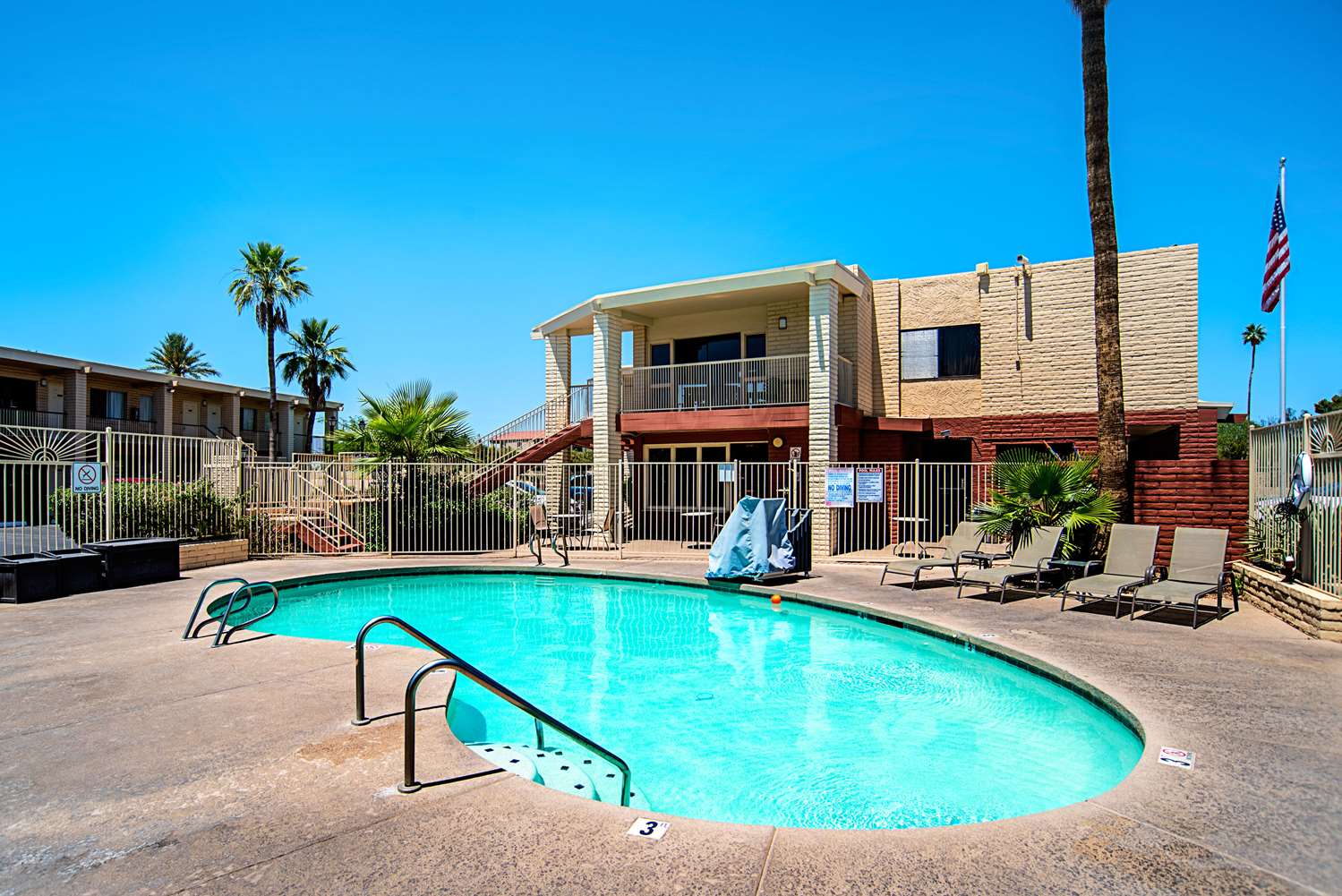 Quality Inn & Suites Phoenix NW - Sun City 15/18