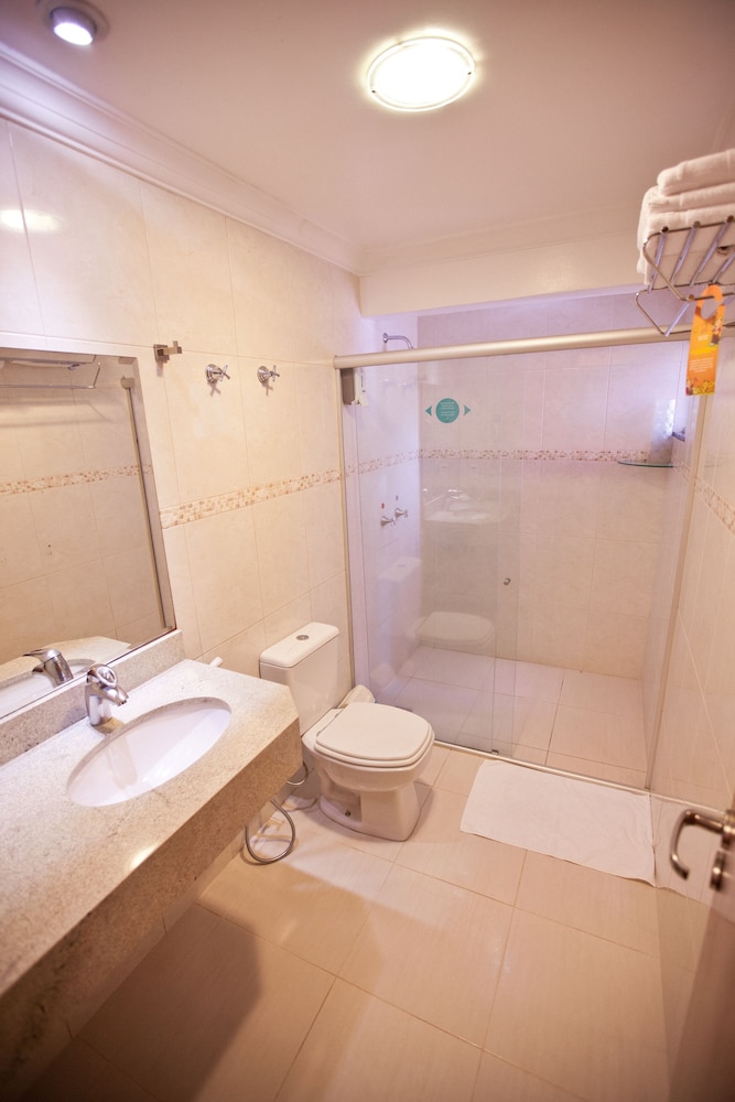 Del Rey Quality Hotel 50/50