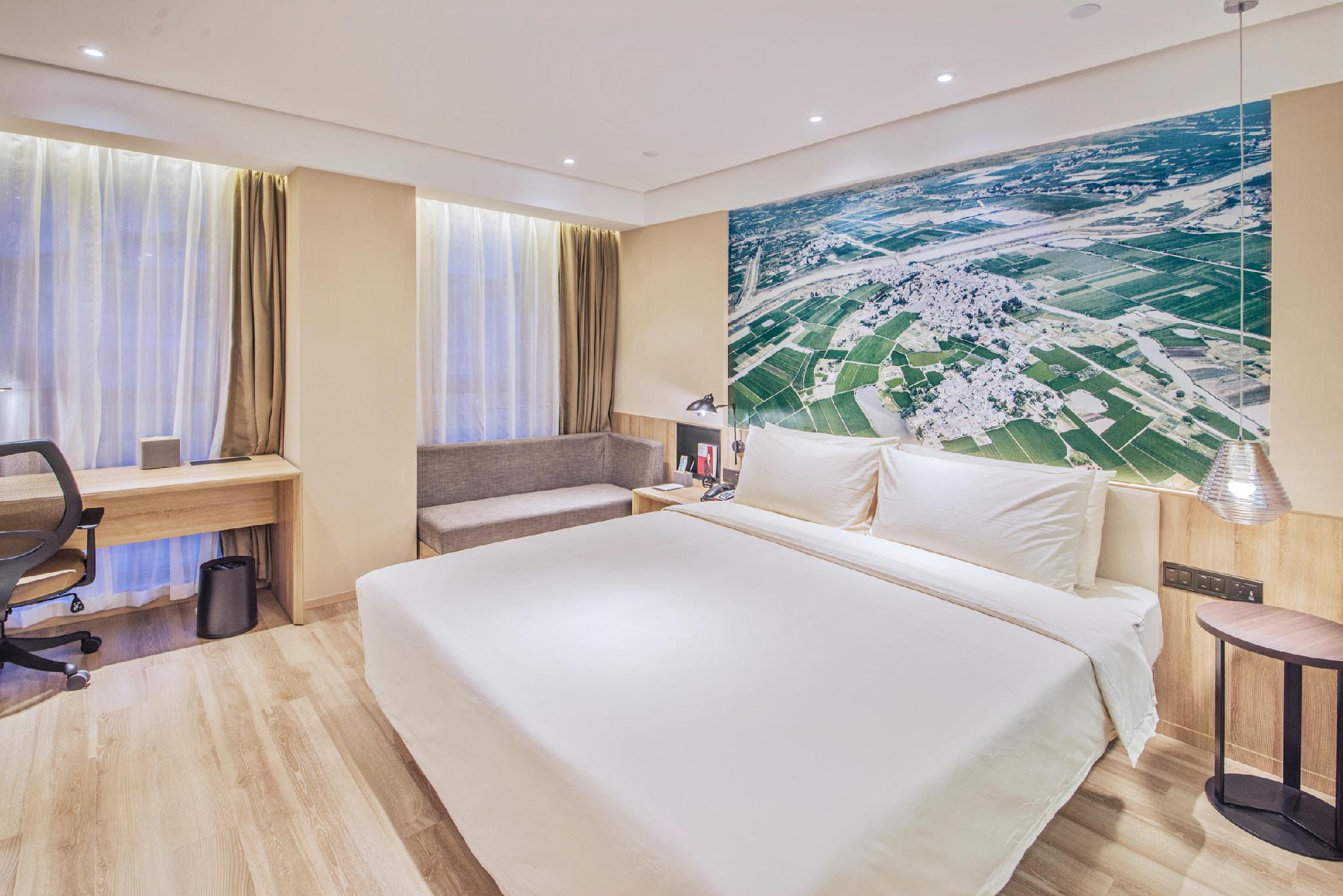 Elegant, Queen Bed