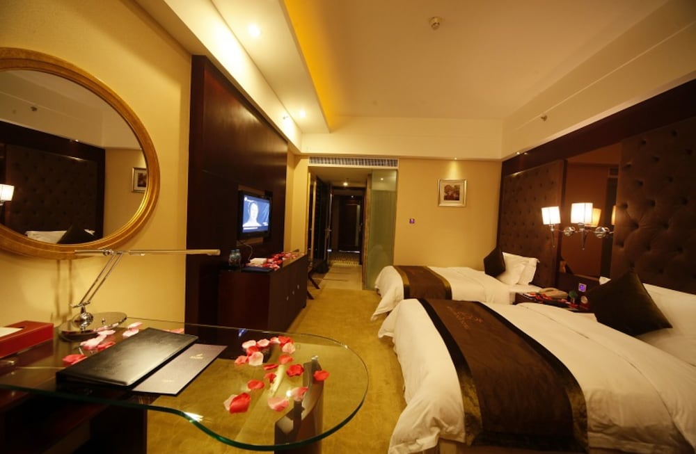 Royal Prince Hotel 16/35