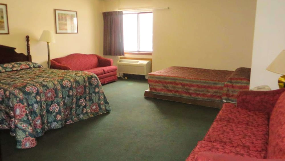 Voyageur Inn and Conference Center 19/58