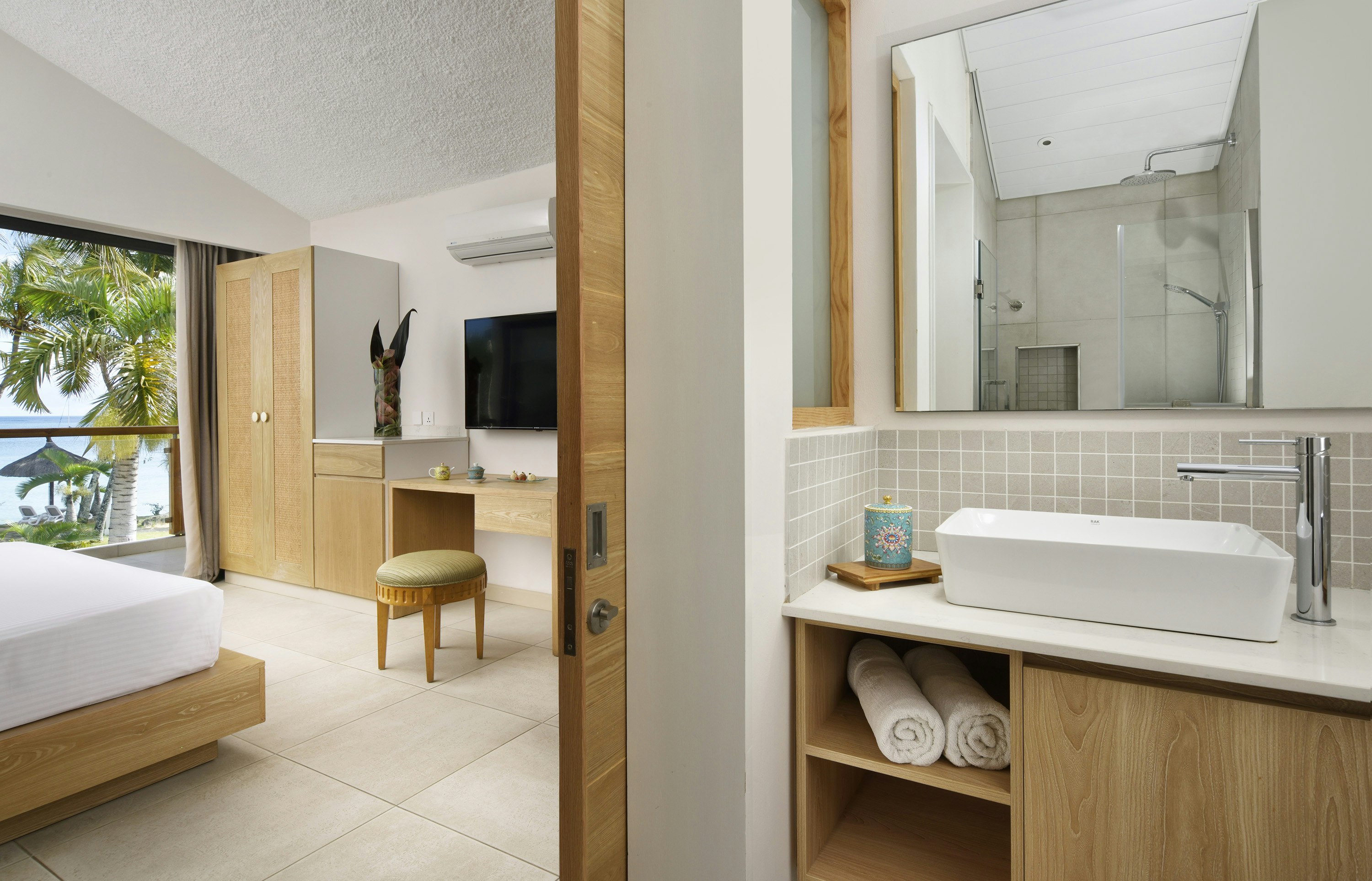 Coral Azur Beach Resort 48/49