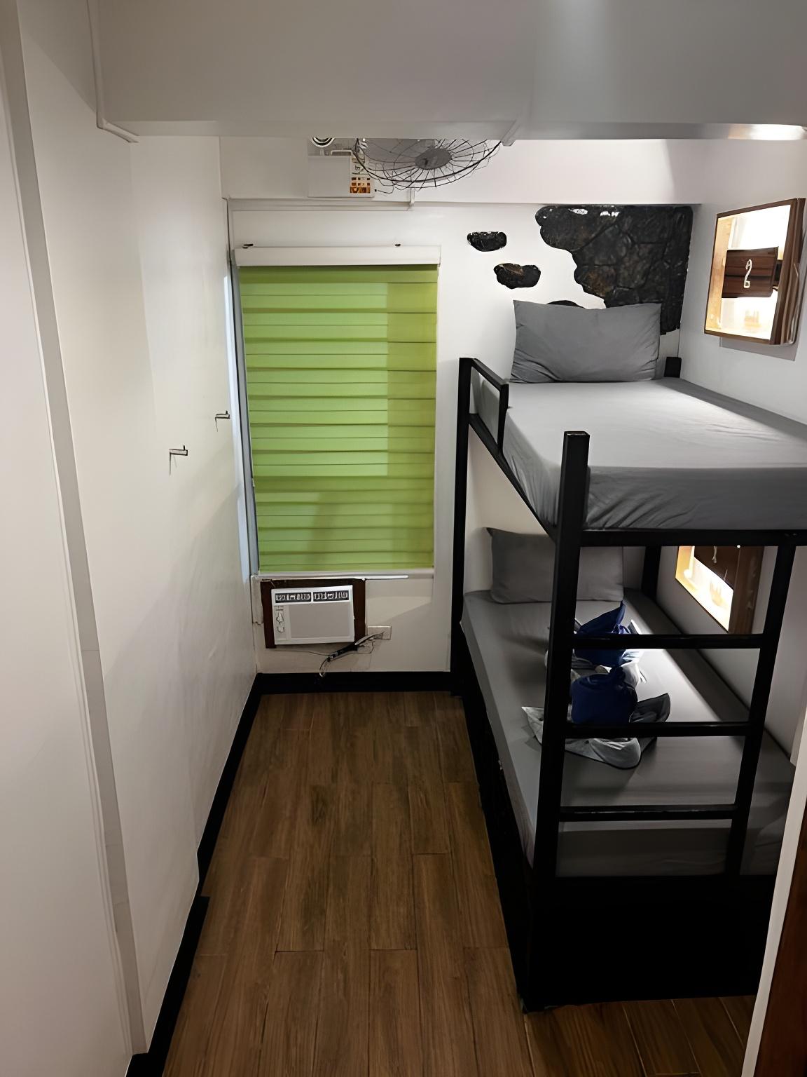ROOM, TWIN BEDS