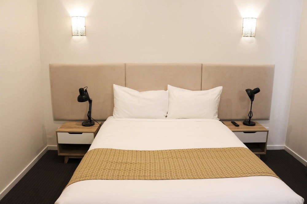 ROWVILLE INTERNATIONAL HOTEL 7/46