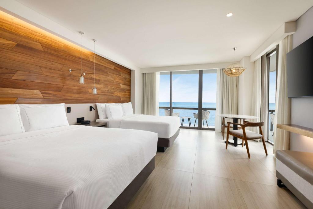 GUEST ROOM, 2 QUEEN BEDS, OCEAN VIEW, CORNER