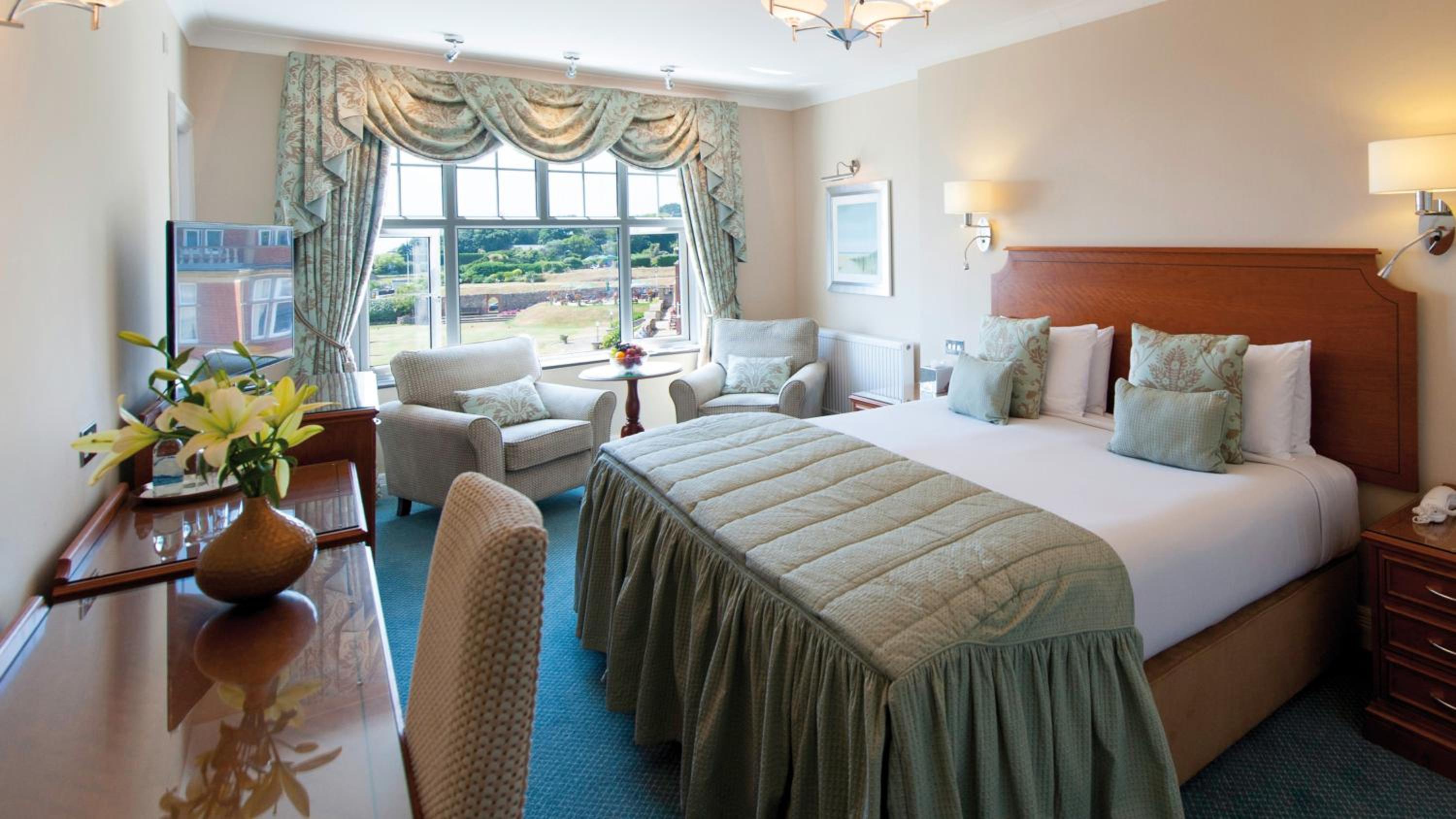 Room, Double or Twin Bed, Lateral Side Sea View