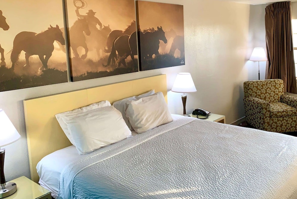 Days Inn By Wyndham Canton 5/43
