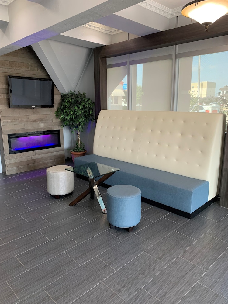 Howard Johnson by Wyndham Oklahoma City Airport/ Fairgrounds 8/22