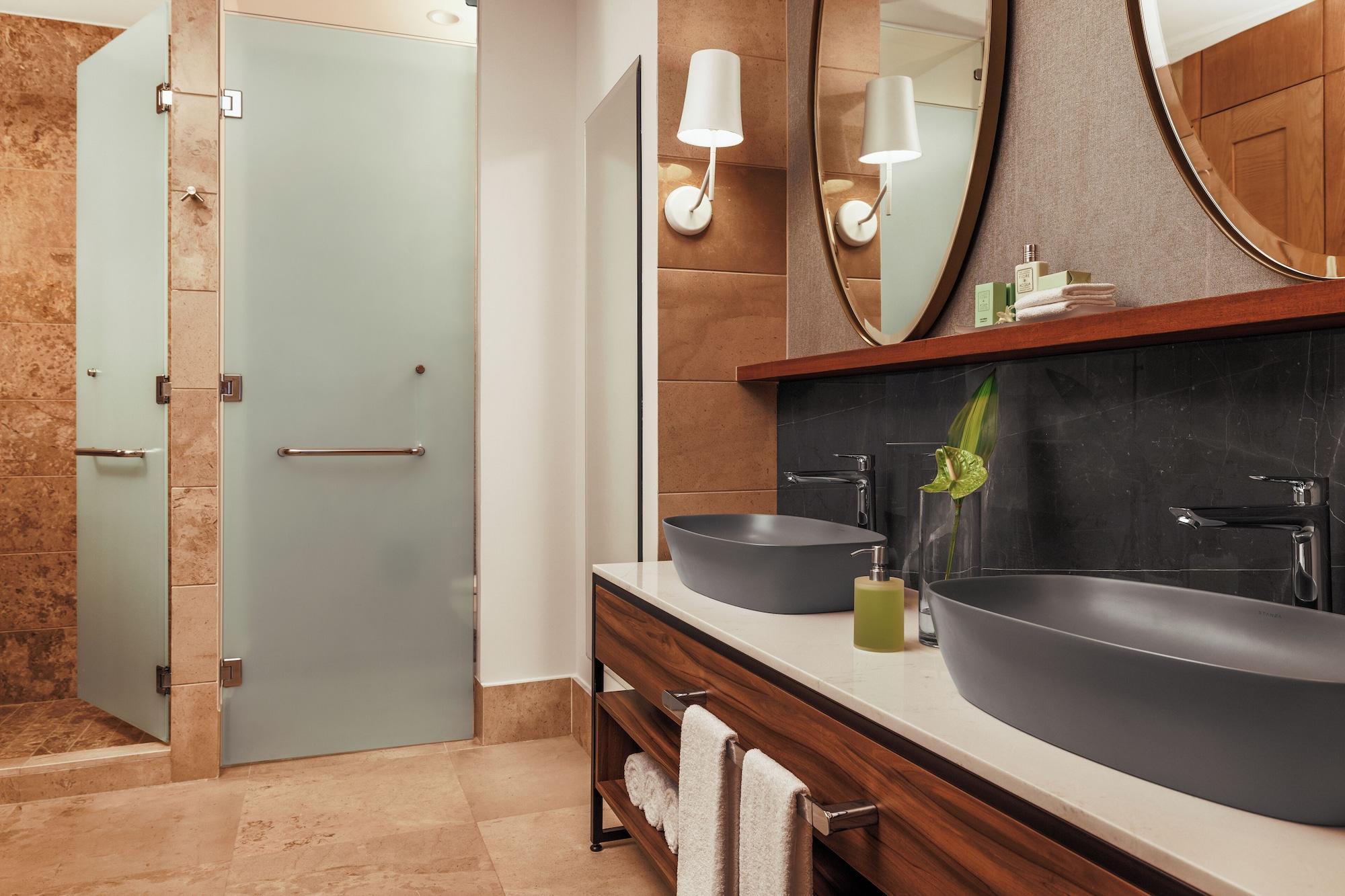 One-Bedroom Suite Twin