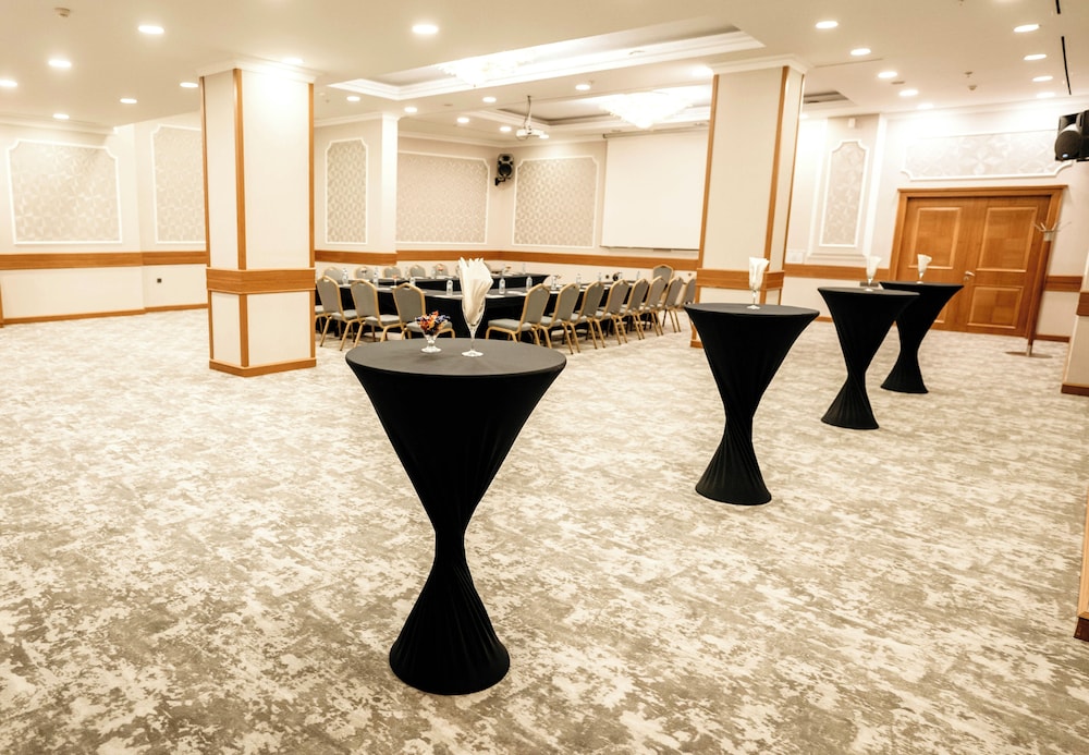 Ankara Plaza Hotel 65/66
