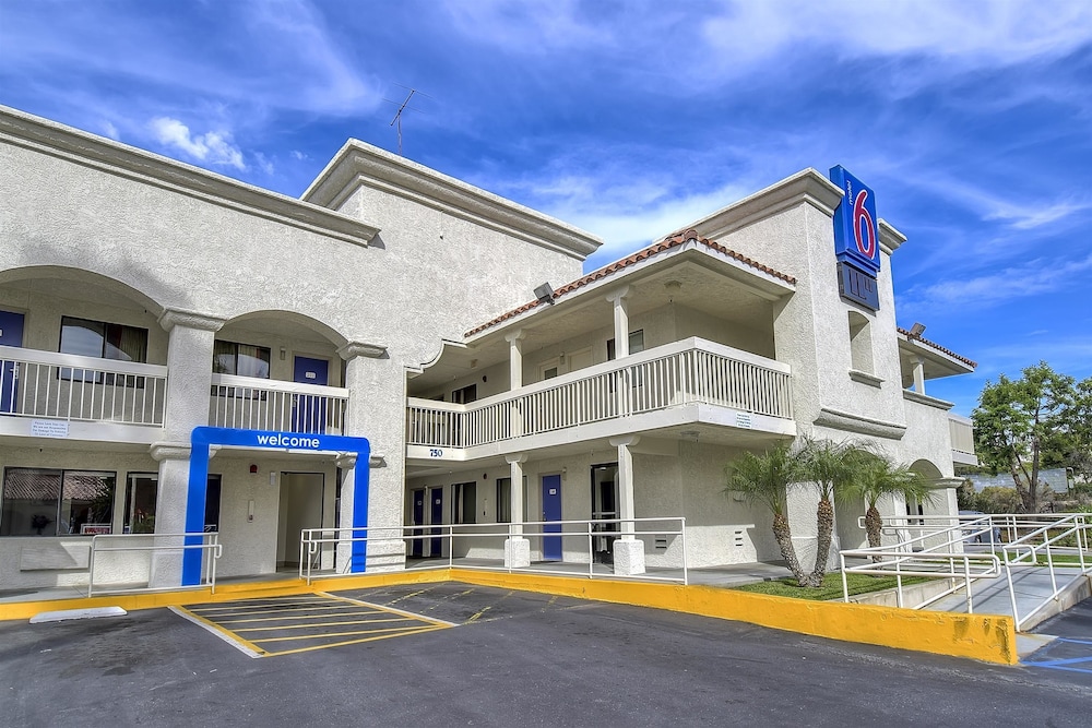 Motel6 Carlsbad, CA Beach 37/50