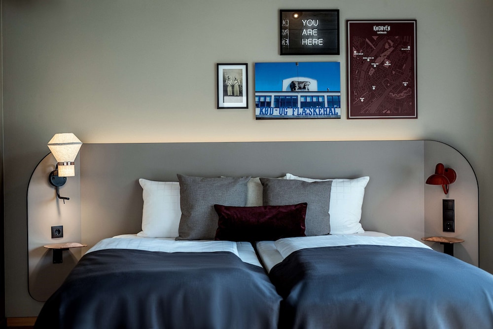 MASTER, SUITE