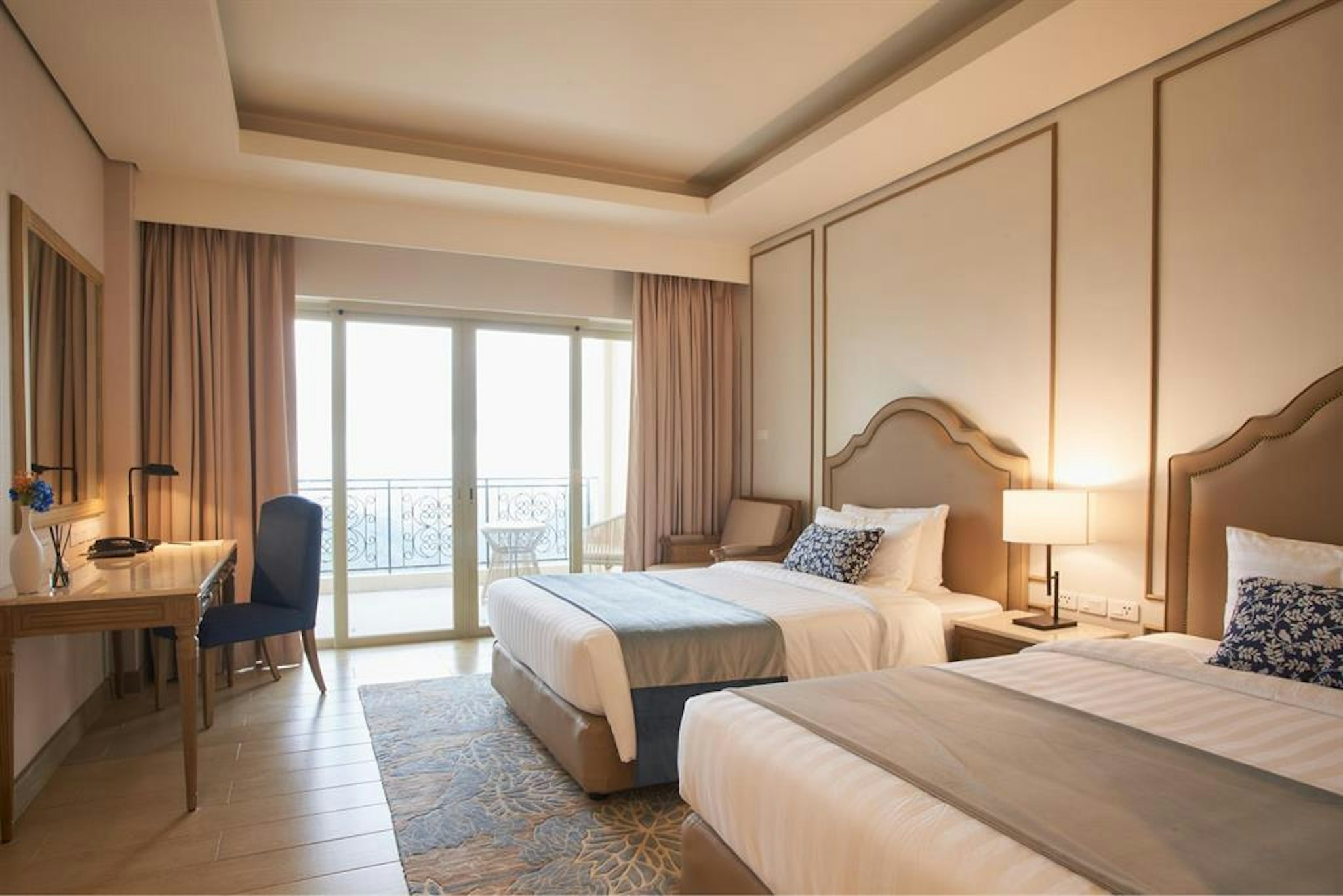 DELUXE, EXECUTIVE, KING BED