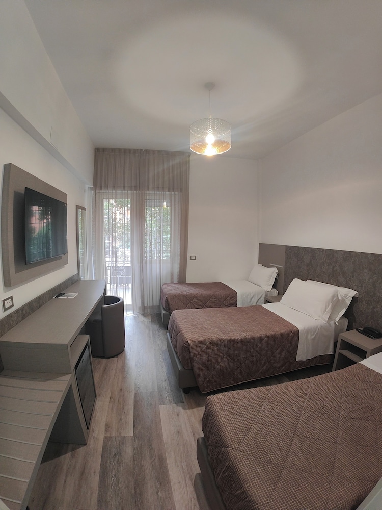 ROOM, TRIPLE