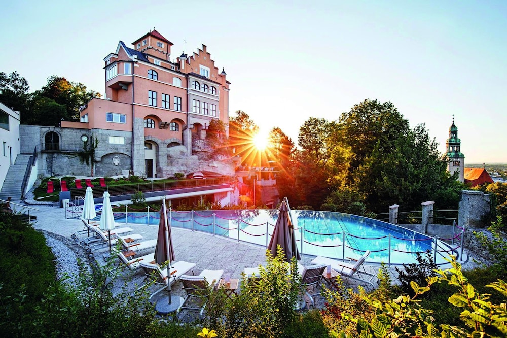 Schloss Monchstein Hotel 3/84