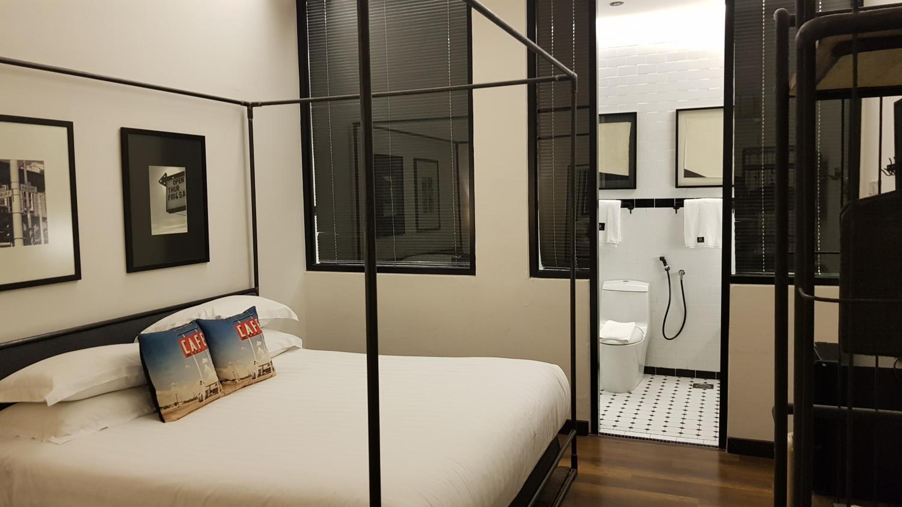 Cabin, King Bed, Queen Bed, No Window